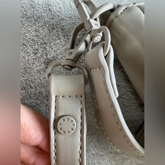 Buffbunny Quilted Crossbody Purse Tan Taupe Neutral Chamomile Wallet Convertible - Picture 8 of 15